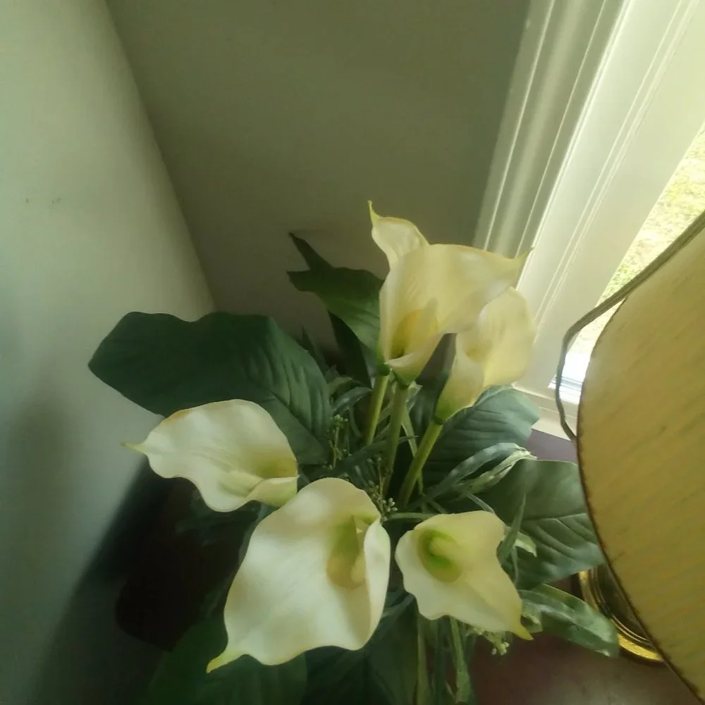 👵EUC VINTAGE calla lily faux FLOWER ARRANGEMENT